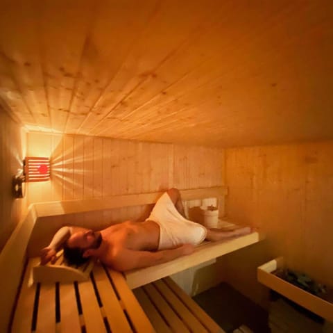 Massage, Sauna, Spa and wellness centre/facilities