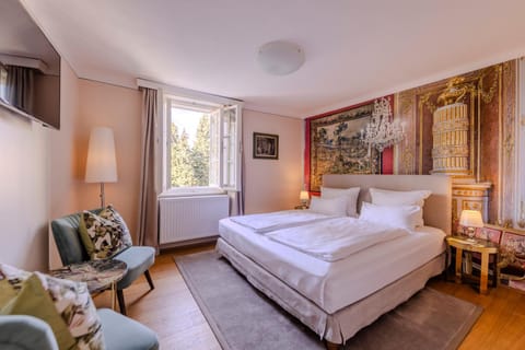 Bed, View (from property/room), Photo of the whole room, Seating area, Bedroom