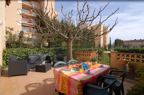 View (from property/room), Balcony/Terrace, Dining area, Garden view