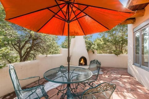 Foothills Retreat- Patios, Rooftop Deck, Quiet, 2BR House in Santa Fe