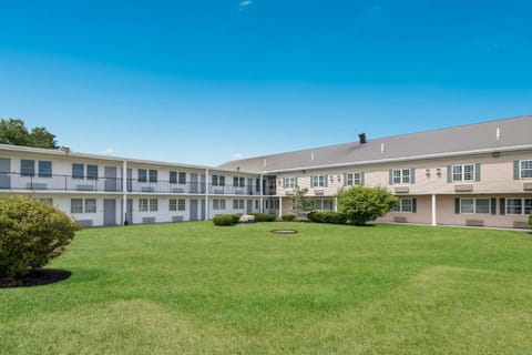 Quality Inn & Suites Hotel in New Gloucester