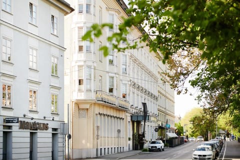 Property building, Facade/entrance