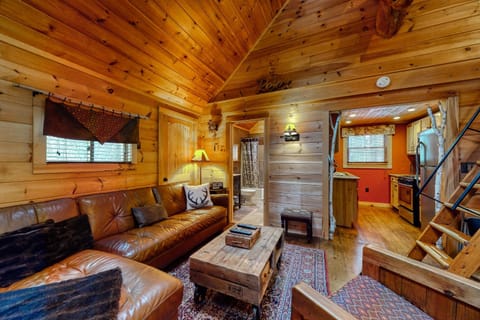 Cozy in the Woods Casa in Madison