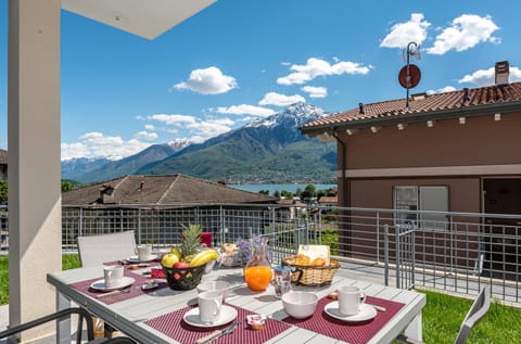 Balcony/Terrace, Lake view, Mountain view