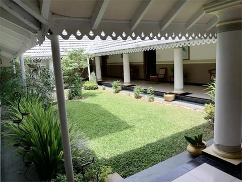 Manor House-Kandy Hotel in Gangawatakorale