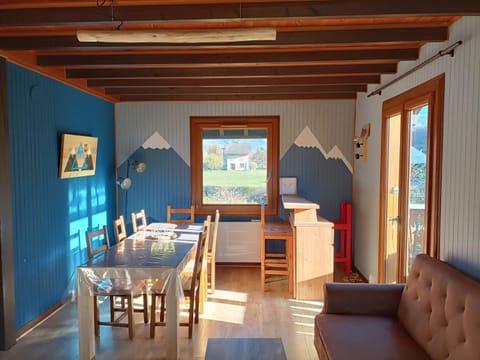 Chalet BLACKCOMB HOUSE ALPS close the ski piste and lake Chalet in Morillon