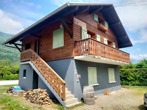 Chalet BLACKCOMB HOUSE ALPS close the ski piste and lake Chalet in Morillon