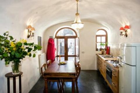 Dining area, kitchen