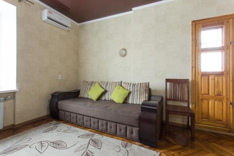 Living room, Photo of the whole room, air conditioner