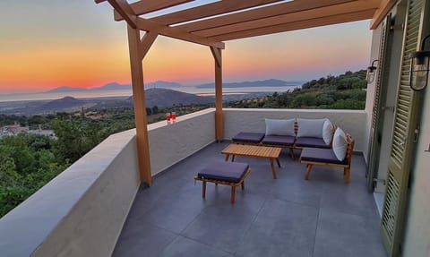 Patio, Day, Natural landscape, View (from property/room), Balcony/Terrace, Seating area, Mountain view, Sea view, Sunrise, Sunset