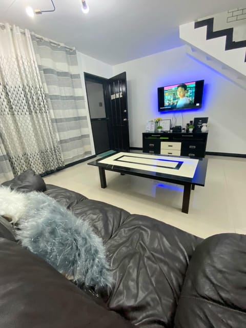 TV and multimedia, Living room, Seating area, Evening entertainment