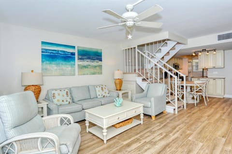 LaPlaya 102B-Directly on the beach with the warm Gulf waters waiting! Copropriété in Longboat Key