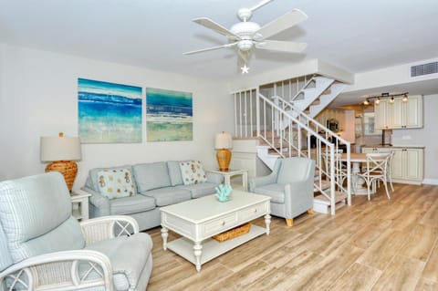 LaPlaya 102B-Directly on the beach with the warm Gulf waters waiting! Condo in Longboat Key