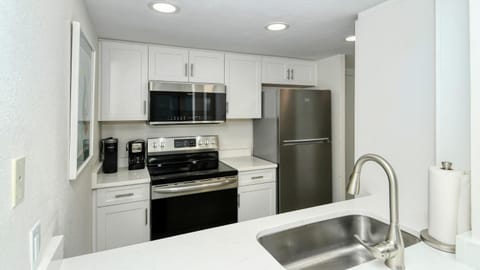 LaPlaya 104E Perfectly located near the path to the beach just steps from the pool Apartment in Longboat Key