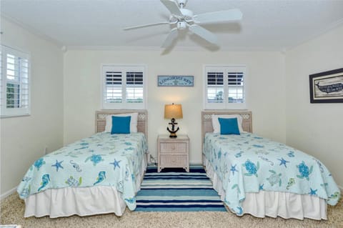LaPlaya 204D Beach-lovers paradise 200 feet of private beach along the turquoise Gulf of Mexico Condominio in Longboat Key