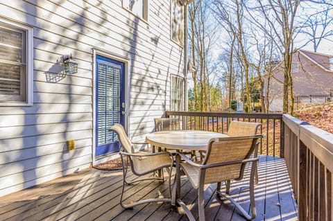 Explore Historic DT In This Cozy Open Air 5BR Stay Farm Stay in Cartersville