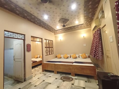 Hotel Aakash Ganga Hotel in Varanasi