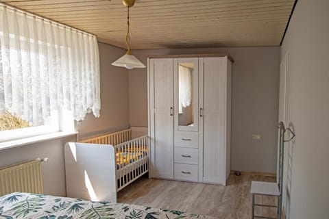 Photo of the whole room, Bedroom, cot