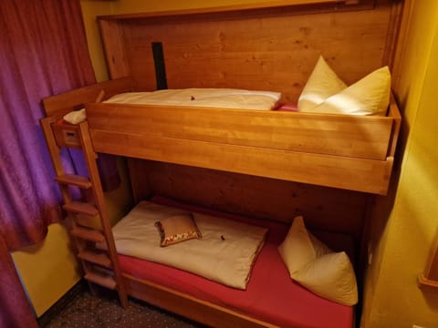 Bed, Bedroom, bunk bed