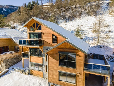 Property building, Day, Natural landscape, Winter, Mountain view