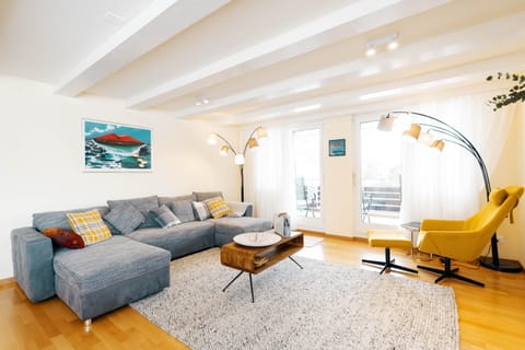 TV and multimedia, Balcony/Terrace, Living room, Seating area