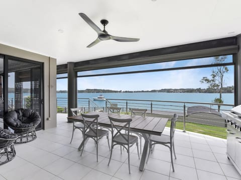 Sealand Lake House Stunning Absolute Waterfront House in Lake Macquarie
