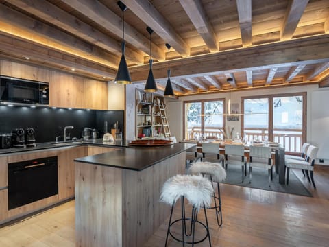 Chalet entièrement rénové au centre de Courchevel Village, idéal pour 10 adultes et 4 enfants - FR-1-562-50 Chalet in Saint-Bon-Tarentaise