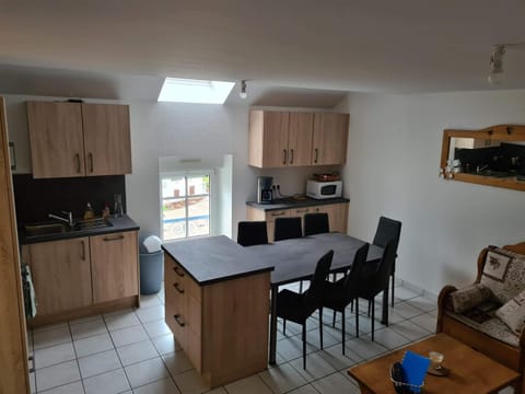 Kitchen or kitchenette, Dining area, dishwasher, minibar, pet friendly, stove, toaster