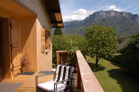 Le P'tit Chalet de la Fressine Chalet in Menthon-Saint-Bernard