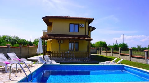 Property building, Pool view, Swimming pool