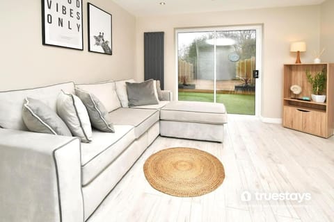 Bowlers House by Truestays - 2 Bedroom House in Stoke-on-Trent House in Stoke-on-Trent