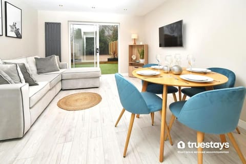 Bowlers House by Truestays - 2 Bedroom House in Stoke-on-Trent House in Stoke-on-Trent