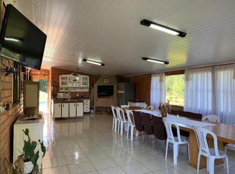 Sítio com Piscina e Vista a 12km de Treze Tílias House in State of Santa Catarina