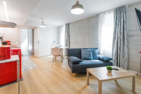 Easy flat Vezia, indipendent entrance, free parking Apartamento in Lugano