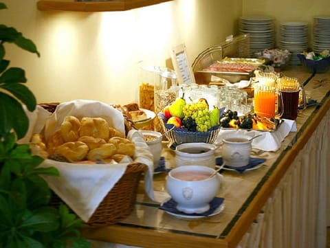 Restaurant/places to eat, Food and drinks, Breakfast, Buffet breakfast