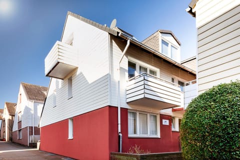 Property building, Location