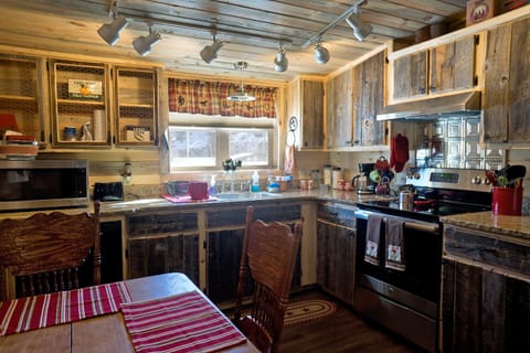 Return to Lonesome Dove Maison in South Fork