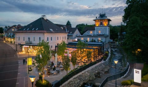 Property building, Night, Street view, Location