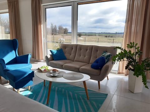 Communal lounge/ TV room, Living room, Seating area