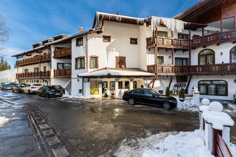 Property building, Facade/entrance, Winter, Street view