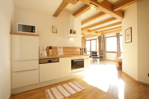 Day, Kitchen or kitchenette