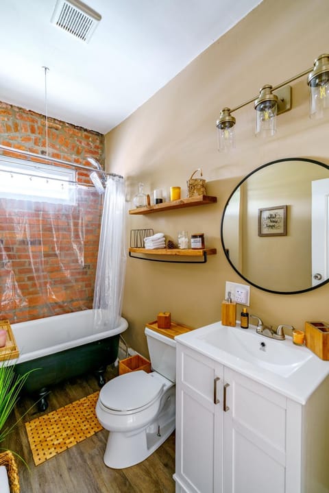 Shower, Toilet, Bathroom, Bath, towels