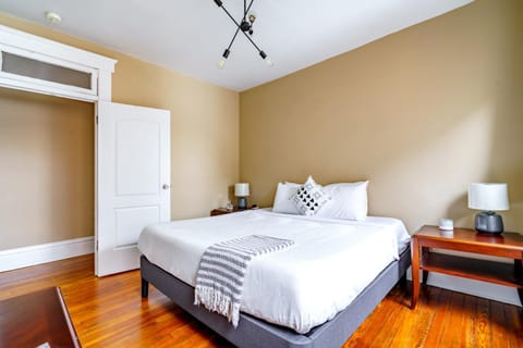 Jungle House Luxury Stays - Columbus Downtown Short North House in Ohio