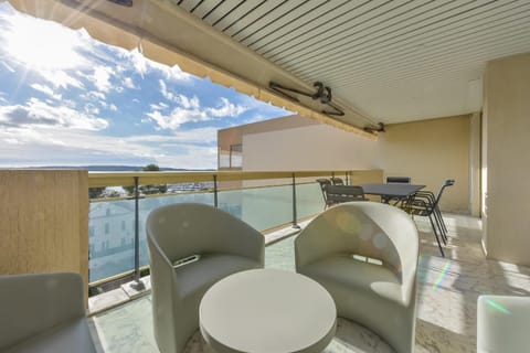 4P Apartment with Terrace Sea View and Pool Apartment in Cannes