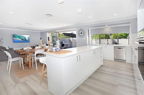 Beautiful Beach House in the Heart of Town House in Coolum Beach