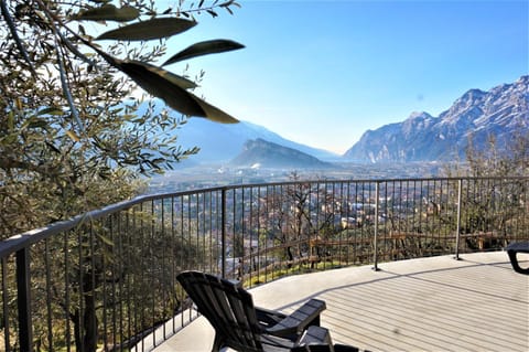 Balcony/Terrace, Lake view, Landmark view, Mountain view