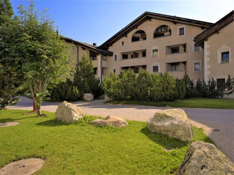 Apartment Chesa Ginellas by Interhome Apartment in Samedan