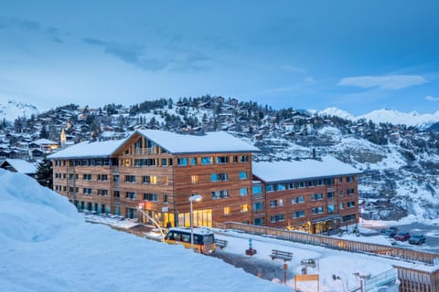 Property building, Bird's eye view, Winter, View (from property/room), Mountain view, Entertainment