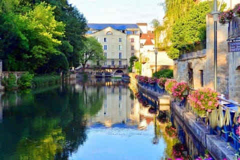 Le grand moulin des tanneurs B&B et Love Room Bed and breakfast in Dole