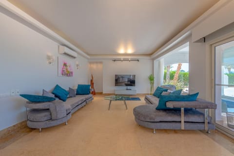 4 Bedroom Villa with Heated Pool, Jacuzzi & Lagoon View in Phase 4 Villa in Hurghada